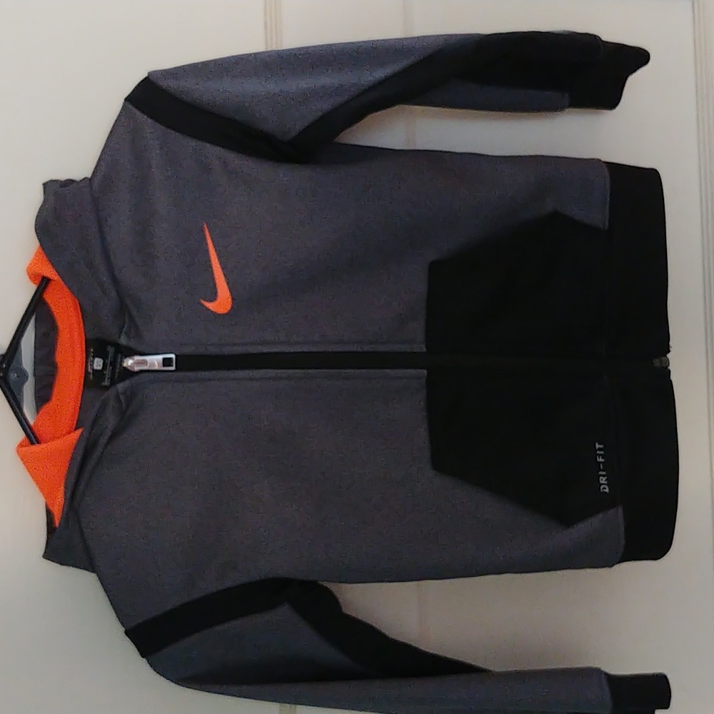 Boys Size S/5 Nike Dri-Fit jacket